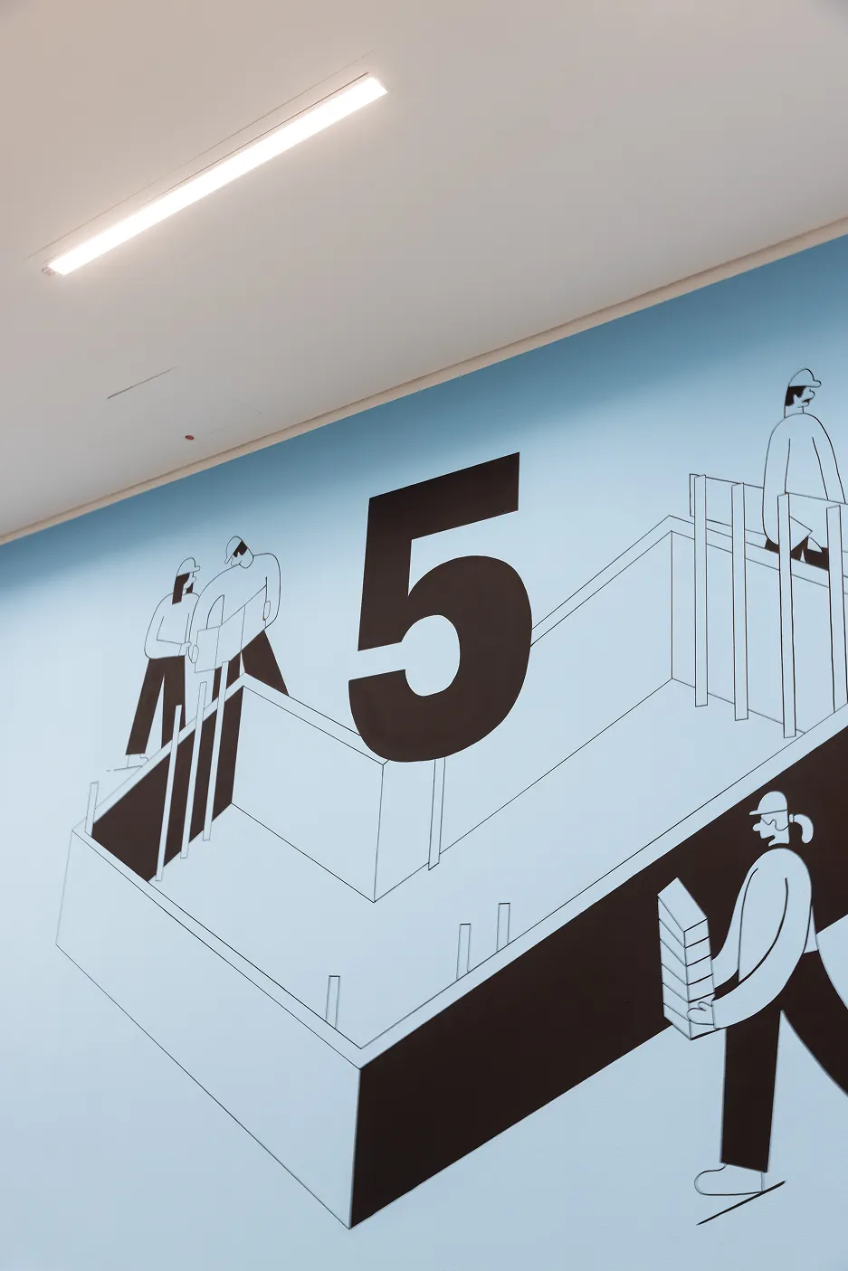 Detailansicht einer Illustration als
Wandgestaltung im berlinovo-
Geschäftsgebäude.